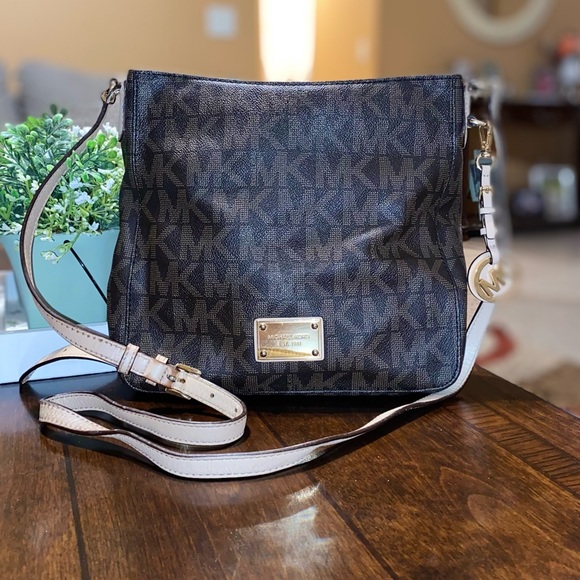 Michael Kors Handbags - Michael kors jet set travel